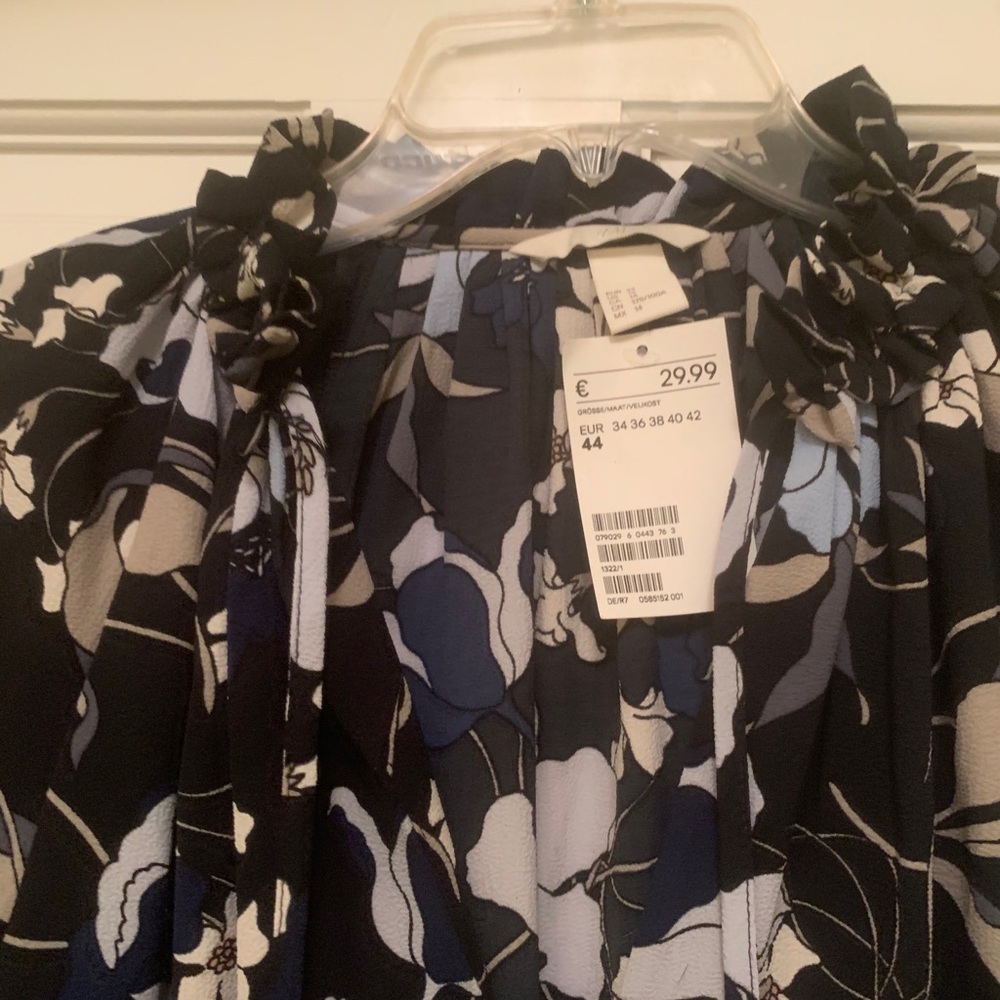 New Patterned Dress - Picture 5 of 6
